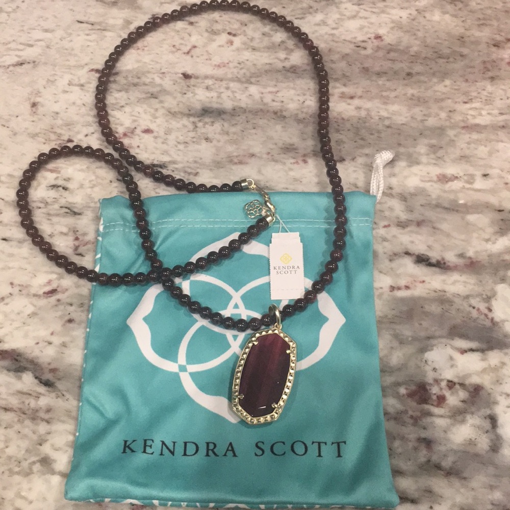 Kendra Scott necklace